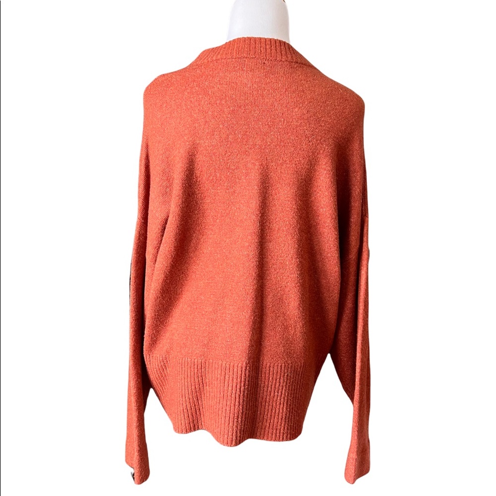 Universal Thread Sweater! - Picture 2 of 2